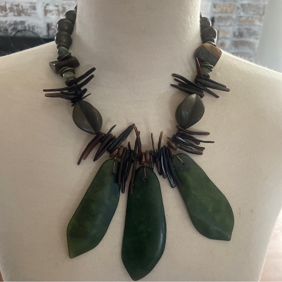 Vintage LES BERNARD Jade and Shell Sratement Necklace Chic Green Brown Choker - Picture 2 of 12